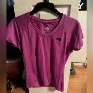The North Face tee

Size:Small
Color: Purple

Worn a handful of of times